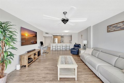 Condominio en venta en Deerfield Beach, Florida, 2 dormitorios, 123.19 m2 № 1727393 - foto 11