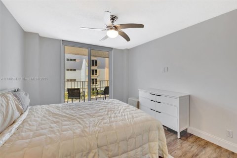 Condominio en venta en Deerfield Beach, Florida, 2 dormitorios, 123.19 m2 № 1727393 - foto 16