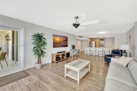 Condominio en venta en Deerfield Beach, Florida, 2 dormitorios, 123.19 m2 № 1727393 - foto 12