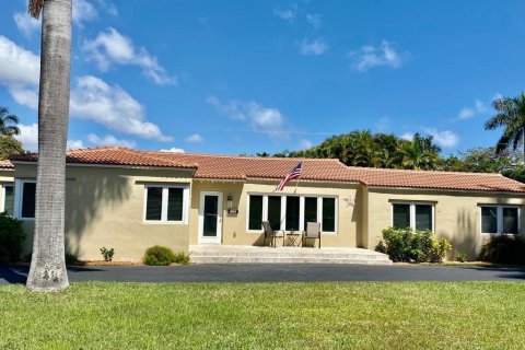Casa en alquiler en Hollywood, Florida, 4 dormitorios, 210.05 m2 № 1163114 - foto 1