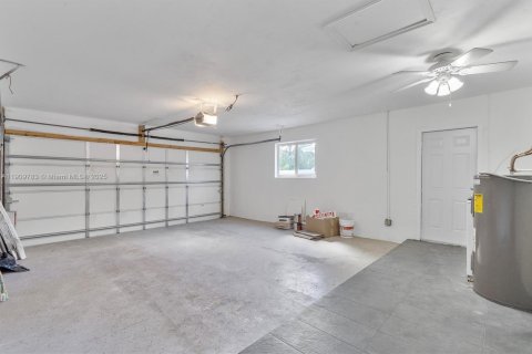 House in Hollywood, Florida 4 bedrooms, 176.05 sq.m. № 1965400 - photo 17