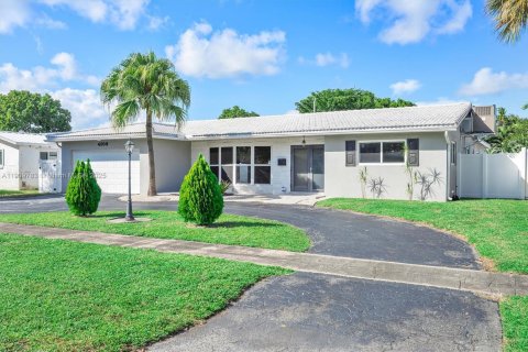 House in Hollywood, Florida 4 bedrooms, 176.05 sq.m. № 1965400 - photo 1