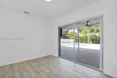 House in Hollywood, Florida 4 bedrooms, 176.05 sq.m. № 1965400 - photo 25