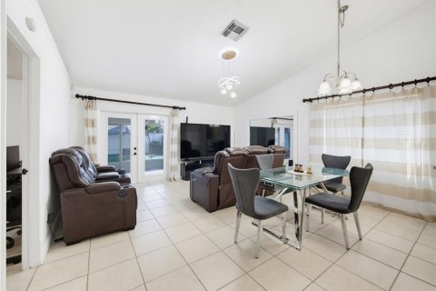 Duplex in Orlando, Florida 2 bedrooms, 91.14 sq.m. № 2364883 - photo 20
