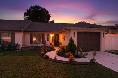 Duplex in Orlando, Florida 2 bedrooms, 91.14 sq.m. № 2364883