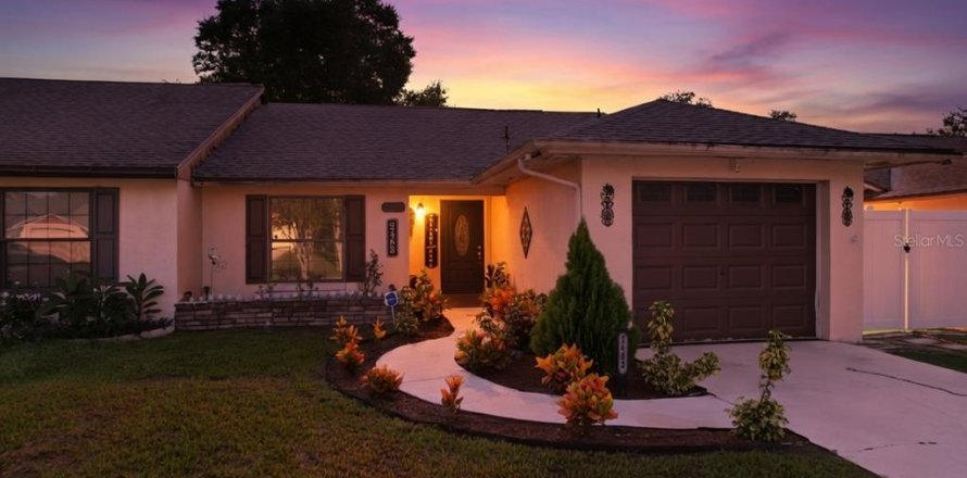 Duplex in Orlando, Florida 2 bedrooms, 91.14 sq.m. № 2364883