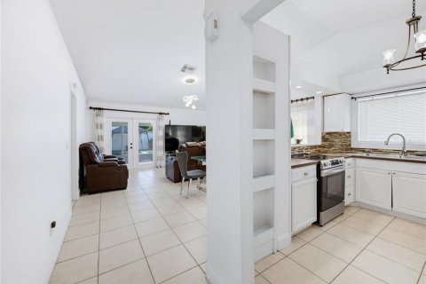 Duplex in Orlando, Florida 2 bedrooms, 91.14 sq.m. № 2364883 - photo 28
