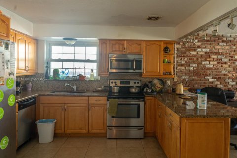 House in Boynton Beach, Florida 4 bedrooms, 173.45 sq.m. № 1861612 - photo 6