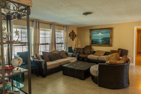 House in Boynton Beach, Florida 4 bedrooms, 173.45 sq.m. № 1861612 - photo 8