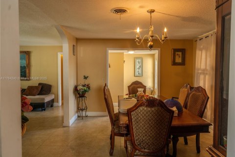 House in Boynton Beach, Florida 4 bedrooms, 173.45 sq.m. № 1861612 - photo 11