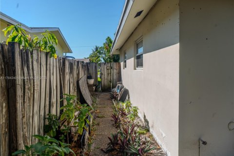 House in Boynton Beach, Florida 4 bedrooms, 173.45 sq.m. № 1861612 - photo 28
