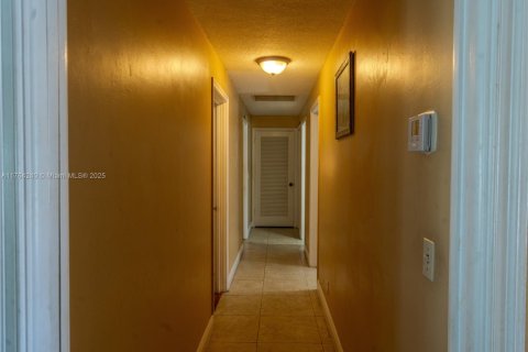 House in Boynton Beach, Florida 4 bedrooms, 173.45 sq.m. № 1861612 - photo 15