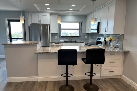 Condominio en alquiler en Treasure Island, Florida, 2 dormitorios, 91.51 m2 № 2199050 - foto 7