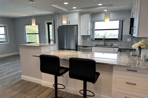 Condominio en alquiler en Treasure Island, Florida, 2 dormitorios, 91.51 m2 № 2199050 - foto 6