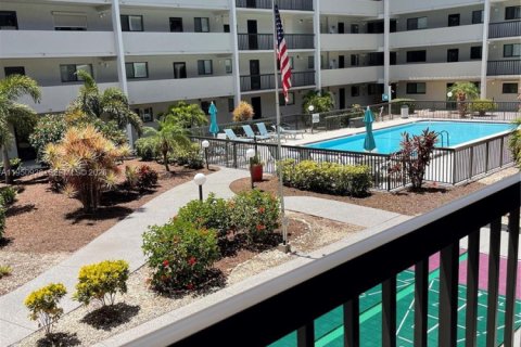 Кондоминиум с 2 спальнями в Форт Майерс, Флорида № 2009038