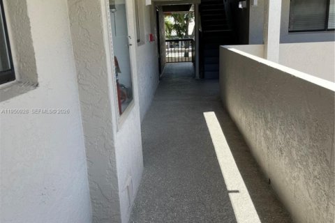 Купить кондоминиум в Форт Майерс, Флорида 2 спальни, № 2009038 - фото 10