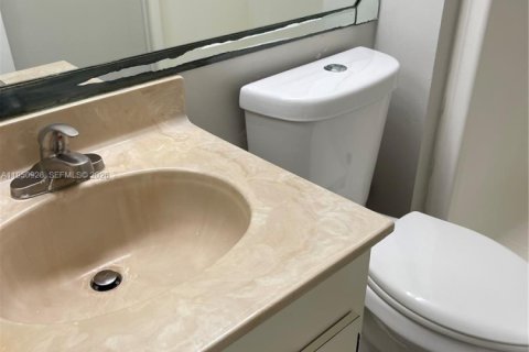 Купить кондоминиум в Форт Майерс, Флорида 2 спальни, № 2009038 - фото 7