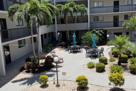 Купить кондоминиум в Форт Майерс, Флорида 2 спальни, № 2009038 - фото 2