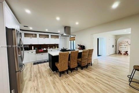 House in Miami, Florida 3 bedrooms, 194.82 sq.m. № 2010345 - photo 5