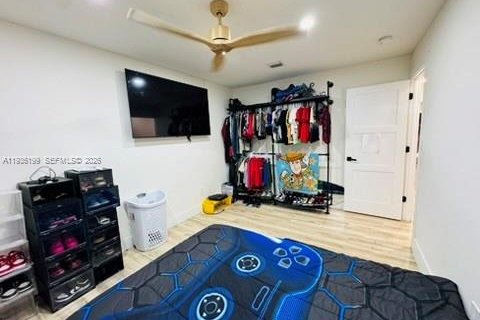 House in Miami, Florida 3 bedrooms, 194.82 sq.m. № 2010345 - photo 21