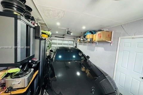 House in Miami, Florida 3 bedrooms, 194.82 sq.m. № 2010345 - photo 24