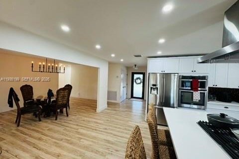 House in Miami, Florida 3 bedrooms, 194.82 sq.m. № 2010345 - photo 4