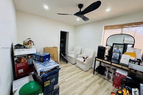 House in Miami, Florida 3 bedrooms, 194.82 sq.m. № 2010345 - photo 23