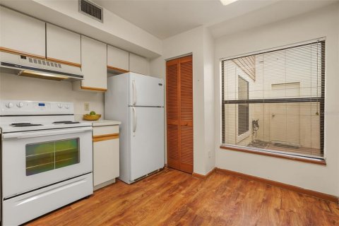 Condo in Orlando, Florida, 2 bedrooms  № 2151628 - photo 8