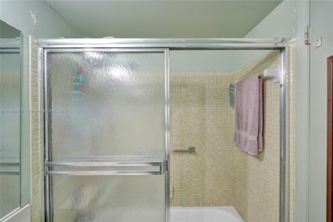Condo in Deerfield Beach, Florida, 1 bedroom  № 1945074 - photo 18