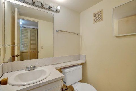 Condo in Deerfield Beach, Florida, 1 bedroom  № 1945074 - photo 19