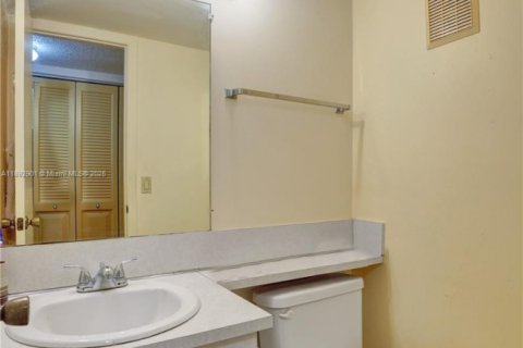 Condo in Deerfield Beach, Florida, 1 bedroom  № 1945074 - photo 20