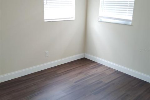 House in Saint Petersburg, Florida 2 bedrooms, 75.25 sq.m. № 1909073 - photo 11