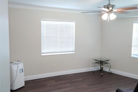 House in Saint Petersburg, Florida 2 bedrooms, 75.25 sq.m. № 1909073 - photo 5