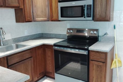 House in Saint Petersburg, Florida 2 bedrooms, 75.25 sq.m. № 1909073 - photo 4