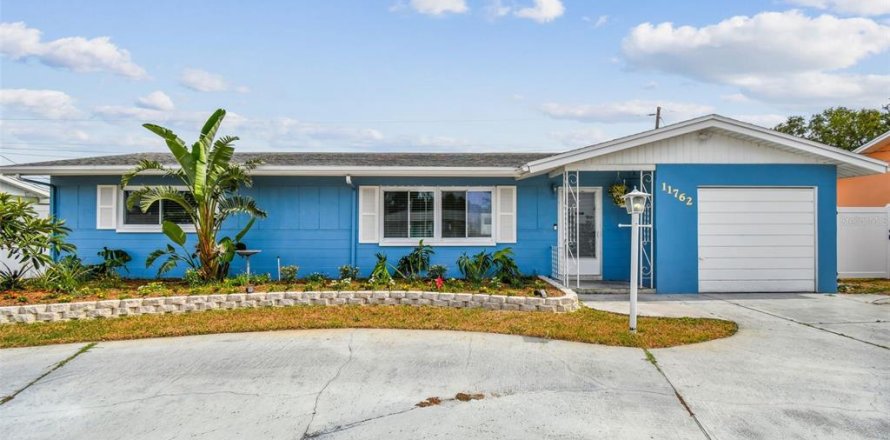 House in Seminole, Florida 3 bedrooms, 168.71 sq.m. № 1681547