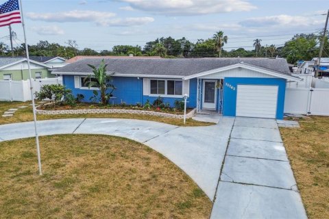 House in Seminole, Florida 3 bedrooms, 168.71 sq.m. № 1681547 - photo 9