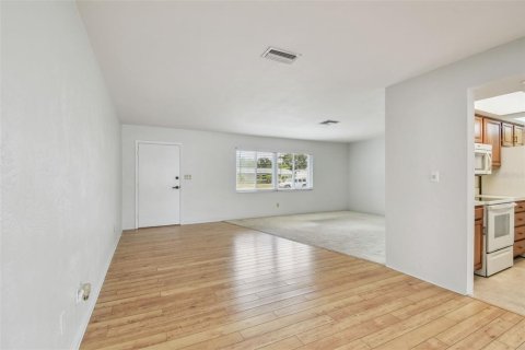 House in Seminole, Florida 3 bedrooms, 168.71 sq.m. № 1681547 - photo 24