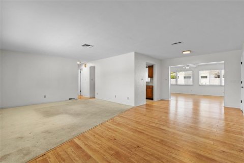 House in Seminole, Florida 3 bedrooms, 168.71 sq.m. № 1681547 - photo 15