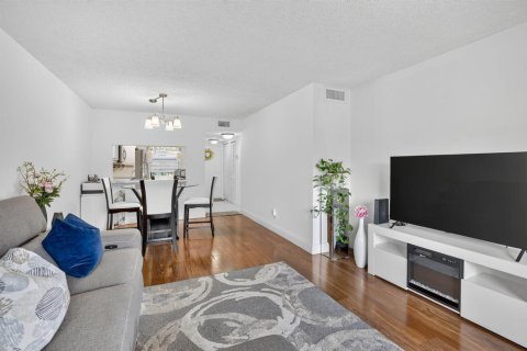 Купить кондоминиум в Санрайз, Флорида 3 комнаты, 74.32м2, № 2246498 - фото 13