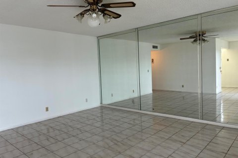 Condo in Delray Beach, Florida, 2 bedrooms № 2081461 - photo 8