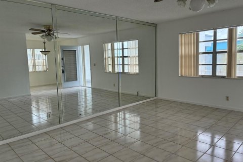 Condo in Delray Beach, Florida, 2 bedrooms № 2081461 - photo 9