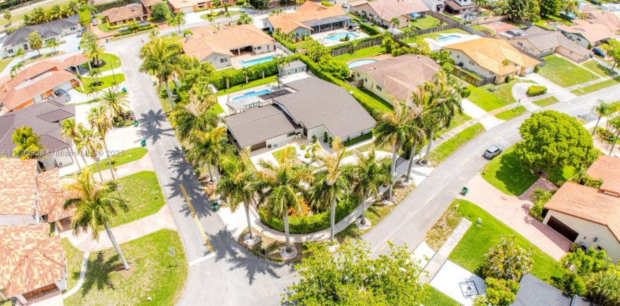 Casa en Hialeah, Florida 5 dormitorios, 256.78 m2 № 1992791