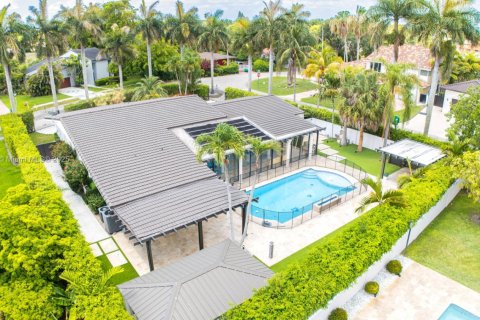 Casa en venta en Hialeah, Florida, 5 dormitorios, 256.78 m2 № 1992791 - foto 12