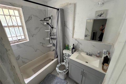 Commercial property in Miami, Florida 7 bedrooms, 208.47 sq.m. № 1825147 - photo 8
