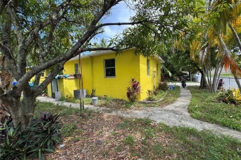 Commercial property in Miami, Florida 7 bedrooms, 208.47 sq.m. № 1825147 - photo 4