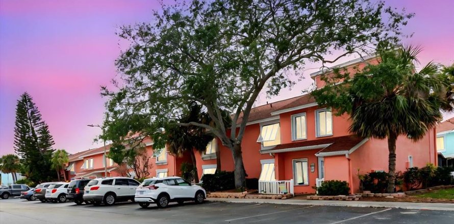 Condominio en Saint Petersburg, Florida, 3 dormitorios  № 1640907