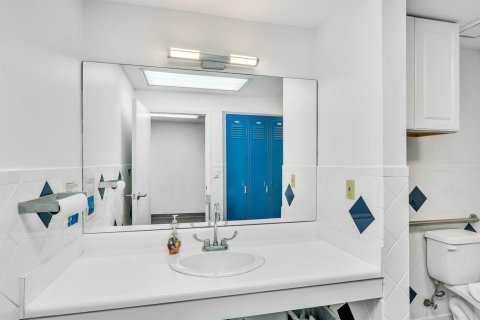 Commercial property in Fort Lauderdale, Florida № 2158173 - photo 18