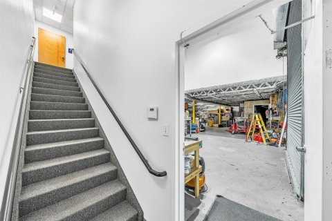 Commercial property in Fort Lauderdale, Florida № 2158173 - photo 30