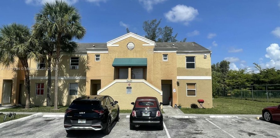Condominio en Lauderhill, Florida, 2 dormitorios  № 1972399