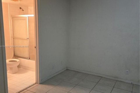 Condominio en alquiler en Lauderhill, Florida, 2 dormitorios, 79.43 m2 № 1972399 - foto 5